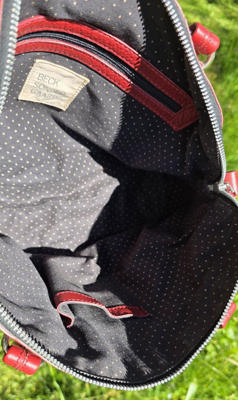 Becksöndergaard Borse da donna: Beck Söndergaard Ledertasche, rot, Top Zustand! – Usato da Madetswil venduto da rolfmartin 1