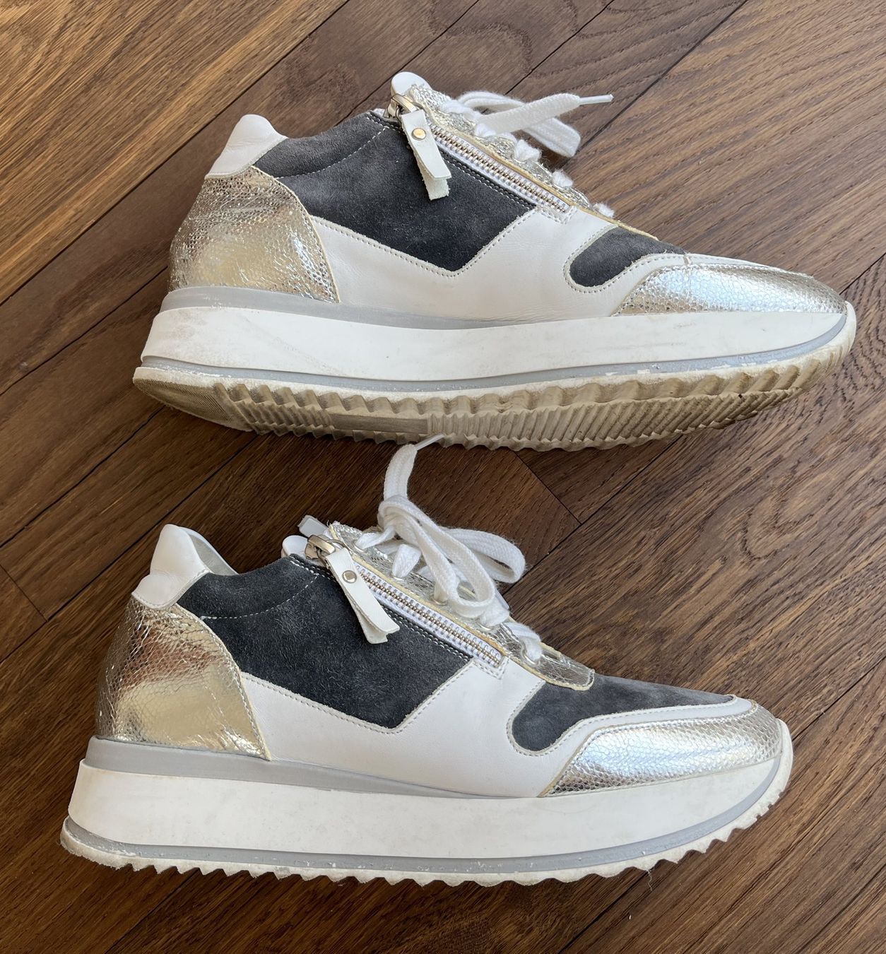 Scarpe da donna: Sneaker Leder Gr. 40 Schuhe Turnschuhe – Usato da Affoltern am Albis venduto da Blackrhythm 5