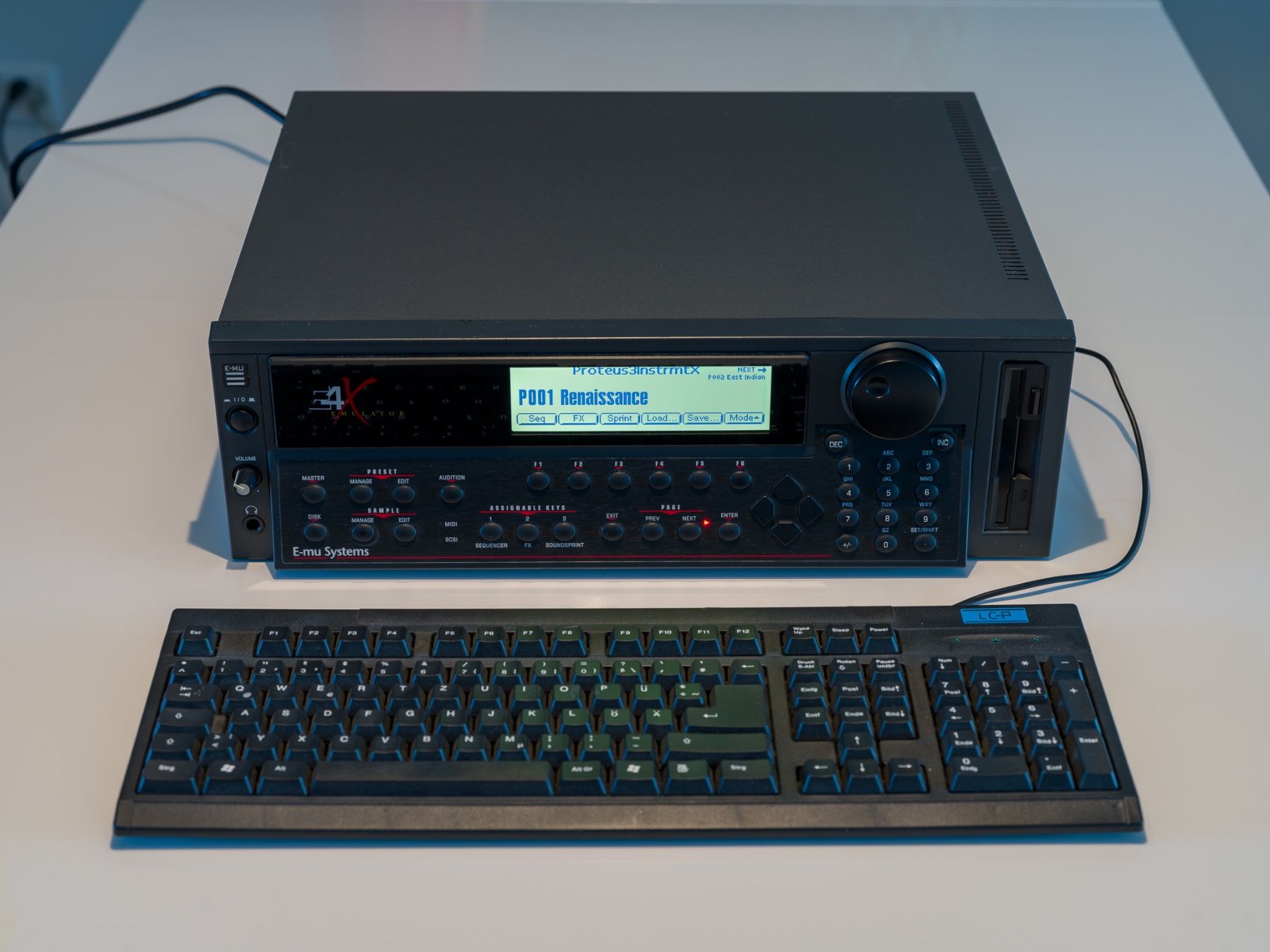 Instruments de musique: E-mu Systems Emulator E4X – D'occasion à Fahrwangen par Wavedrum 1
