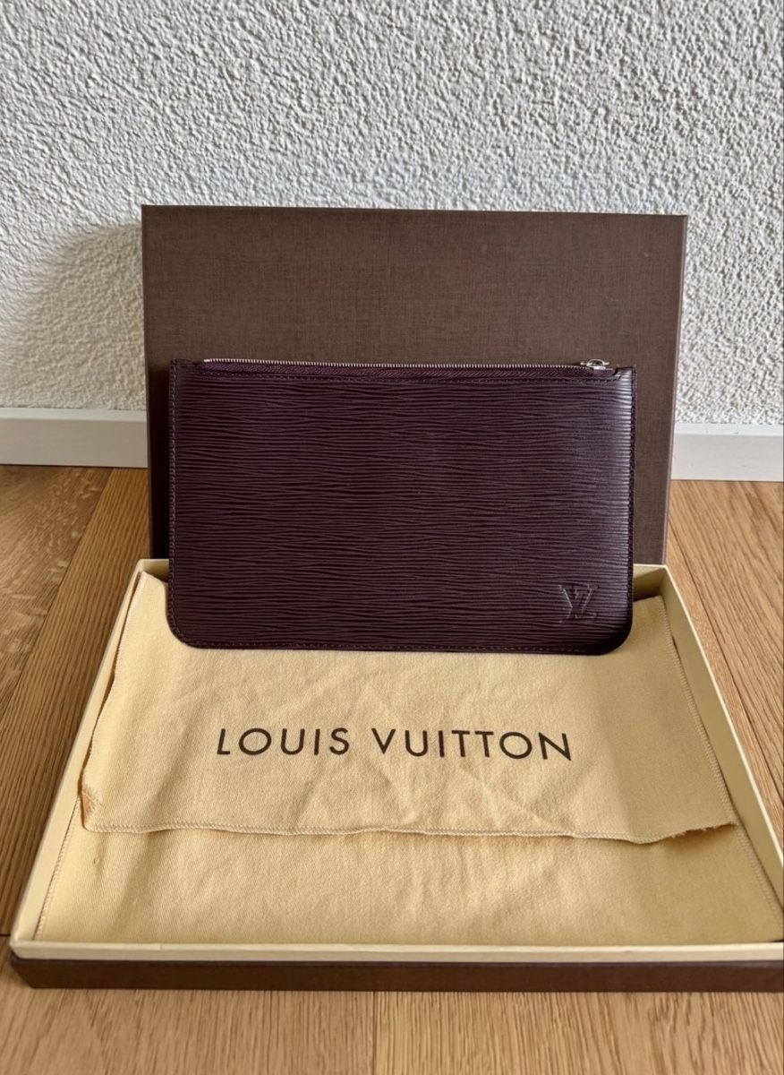 Louis Vuitton Borse: Pochette Louis Vuitton Epi Cuir Violet – Usato da Sugiez venduto da Mlle_Bakets 1