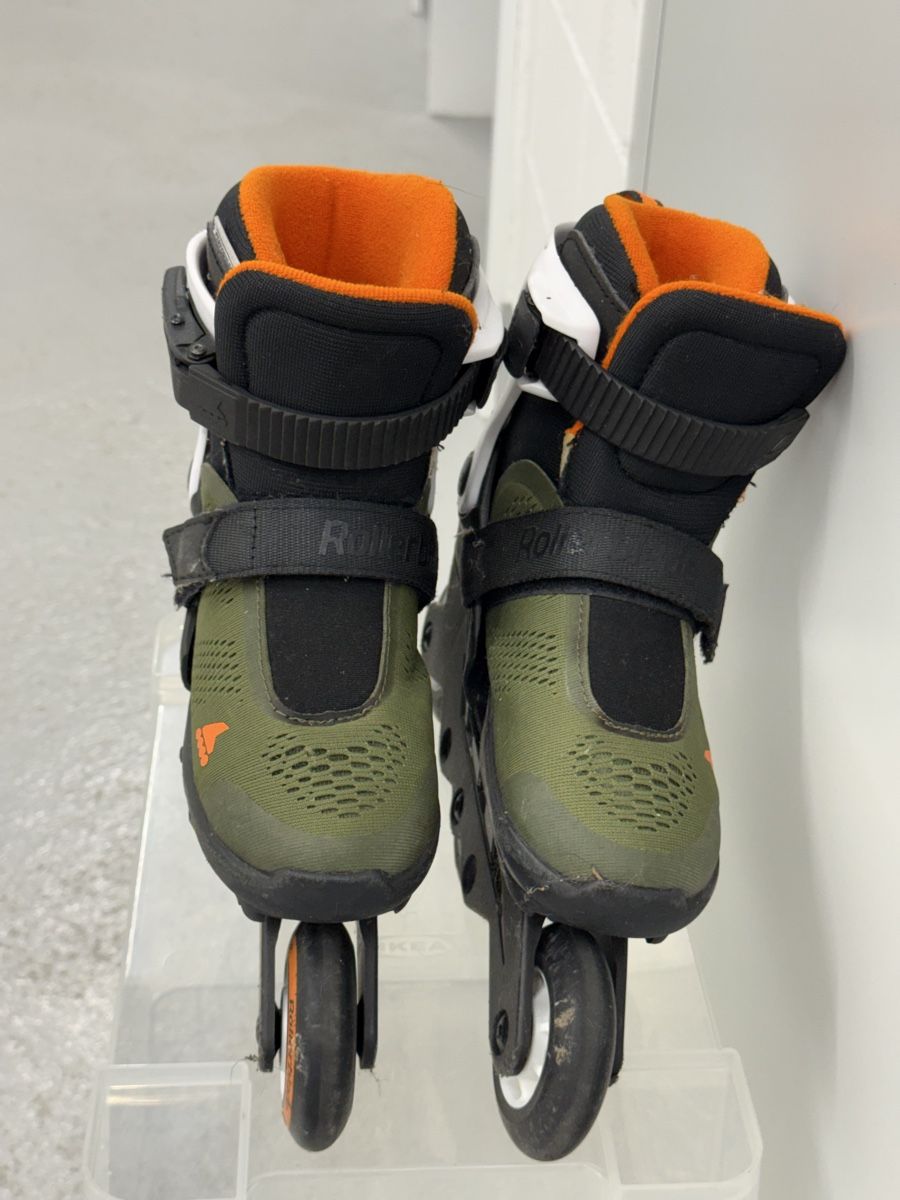 Pattini in linea & Pattini a rotelle: Kids Rollerblade Inline Skates - Size EU 28-32 – Usato da Hagendorn venduto da nik_9x6x 4
