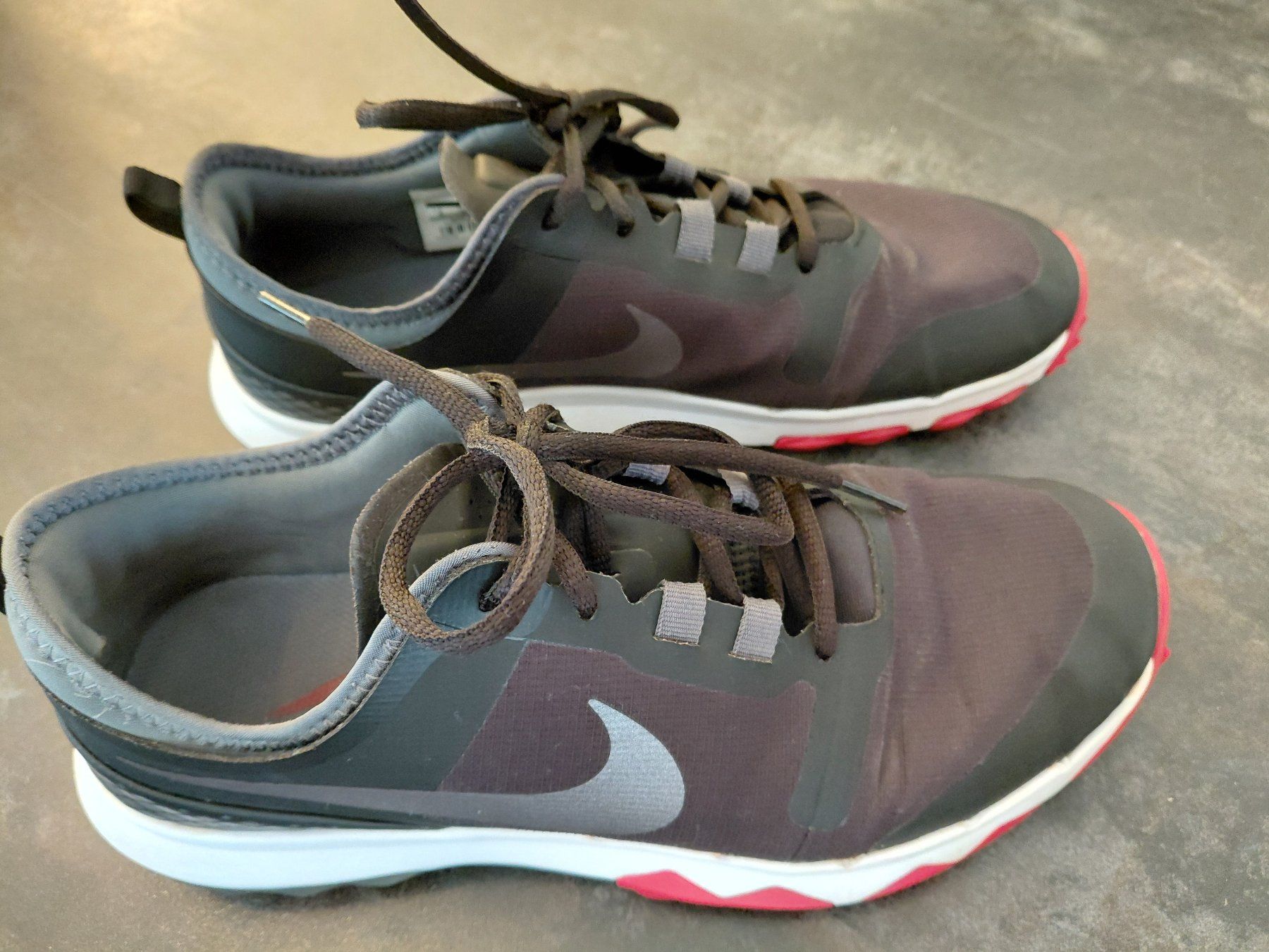 Nike Scarpe da uomo: Nike Golfschuh - Grösse 42.5 – Usato da Oberrieden venduto da ZH_Lake_2019