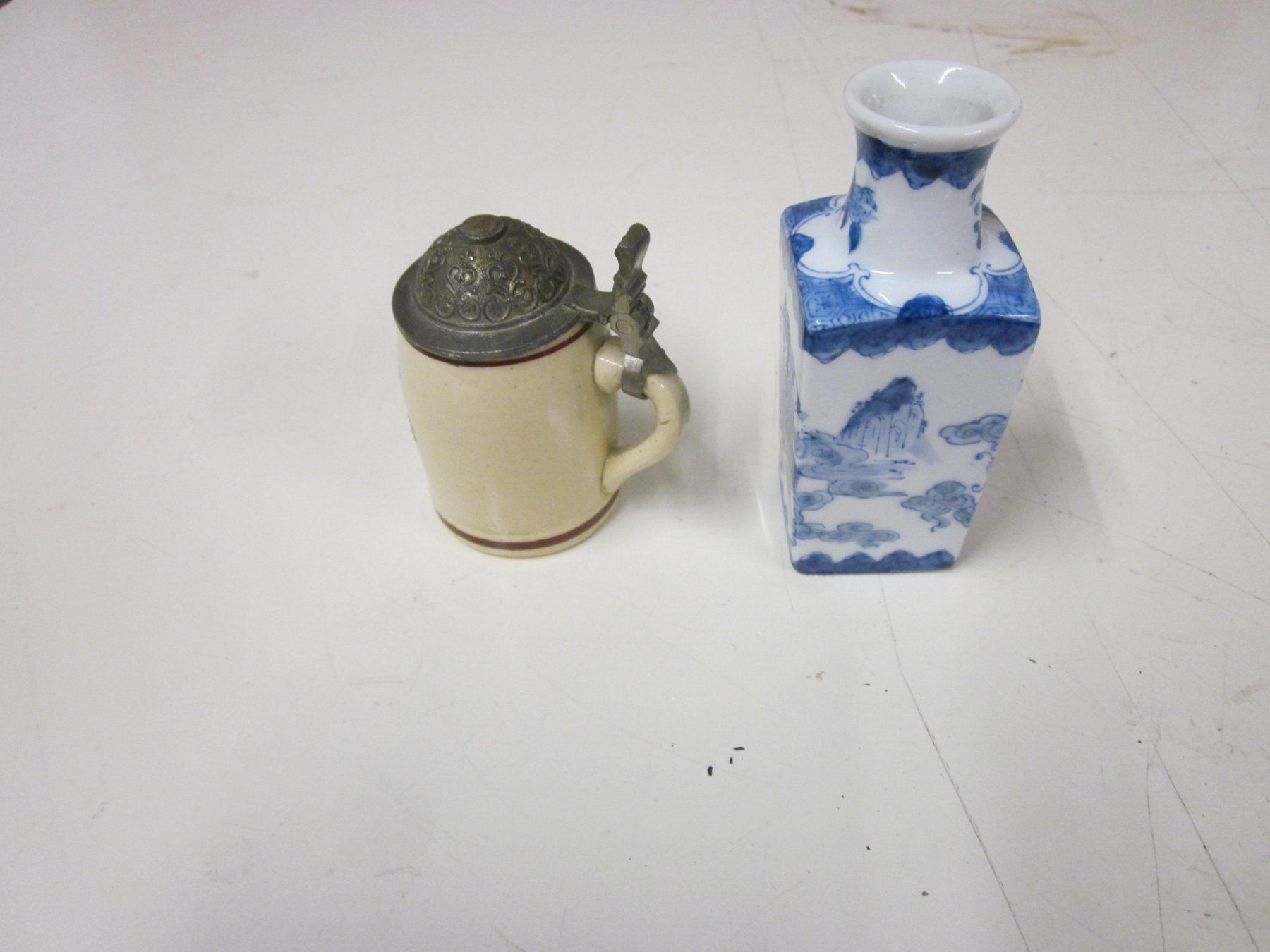 Vasi & Recipienti: Antik Petit Vase Chinois et Chope Bière Munich – Usato da Grand-lancy venduto da kohler333 1