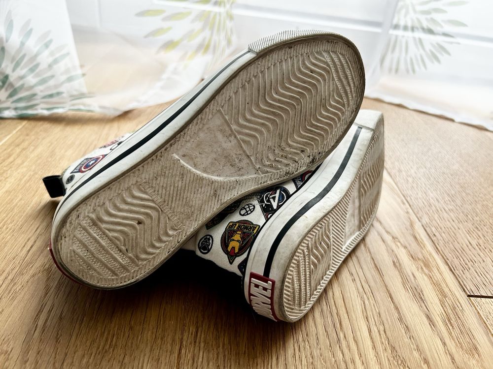 Vertbaudet Chaussures garçon: Coole Avengers Chucks Gr. 32, ab 1.- – D'occasion à Oberrüti par Important 3
