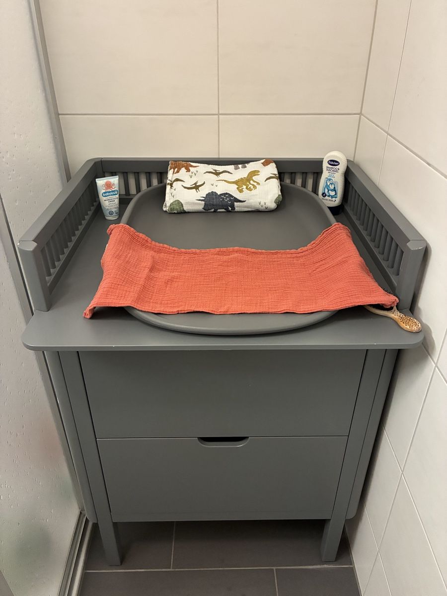Sebra Fasciatoi & Accessori: Sebra Wickelkommode Classic Grey – Usato da Stallikon venduto da KFQC