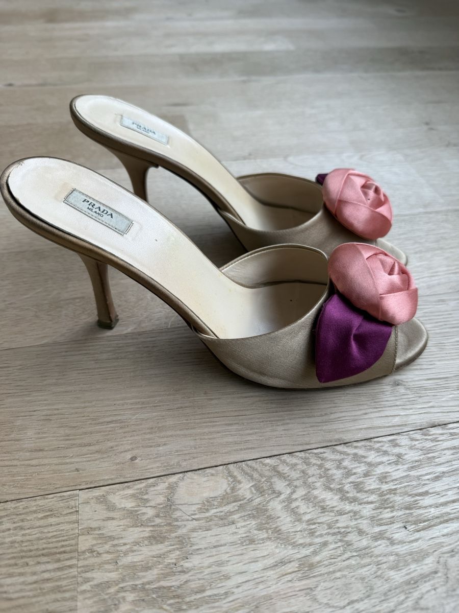 Prada Damenschuhe: Prada Mules/Pantoletten, Gr. 38, Beige/Rosa, Seide – Gebraucht aus Oberwil b. Zug von maxcherry 1