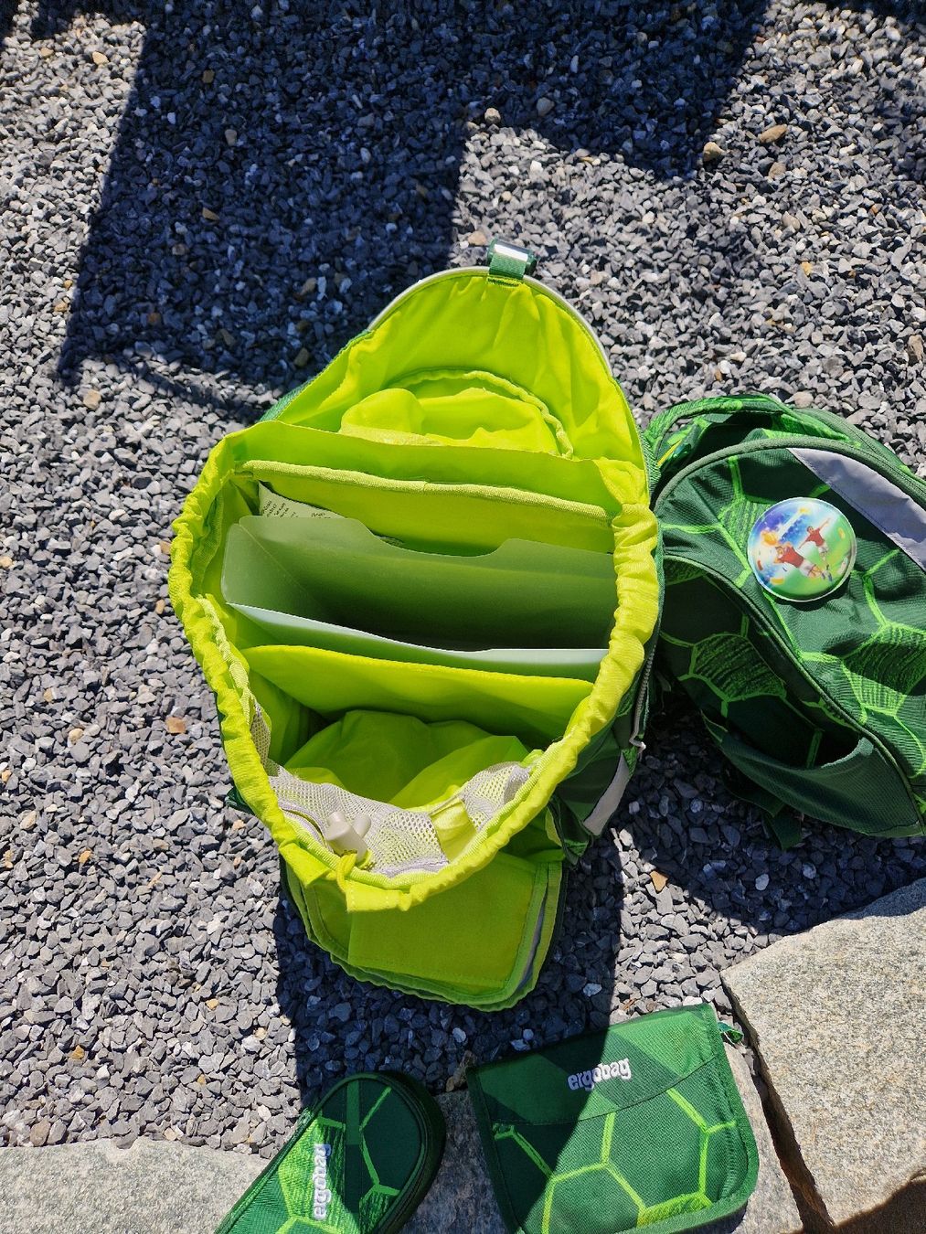 Ergobag Borse & Zaini: Ergobag Schulranzen Set mit 2x Etui und Turnrucksack – Usato da Schindellegi venduto da COIFFY 2