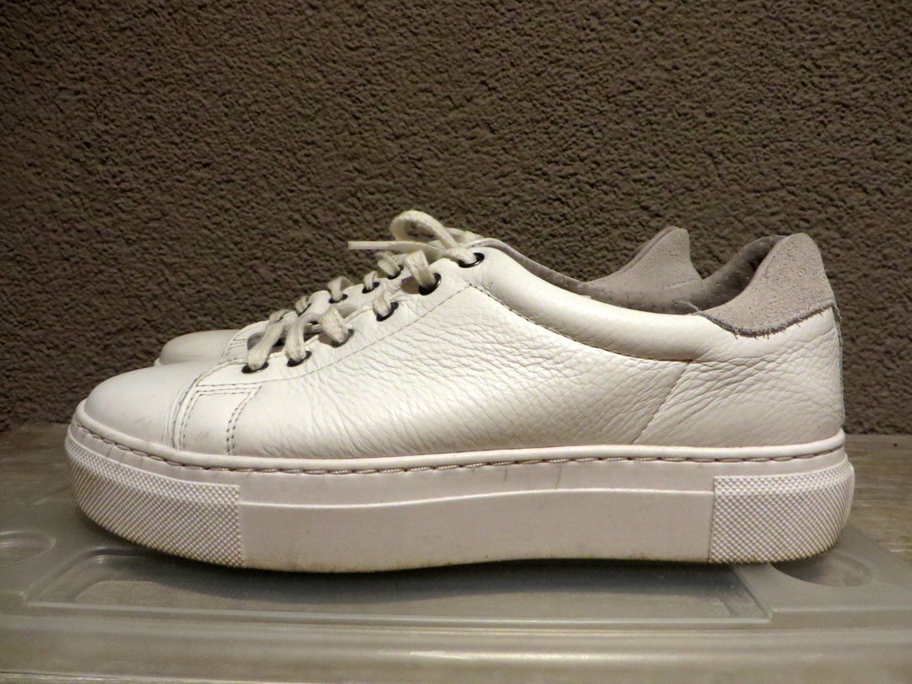 Scarpe da donna: Leder Sneaker weiss, Gr. 38 – Usato da Ebmatingen venduto da Paradisee