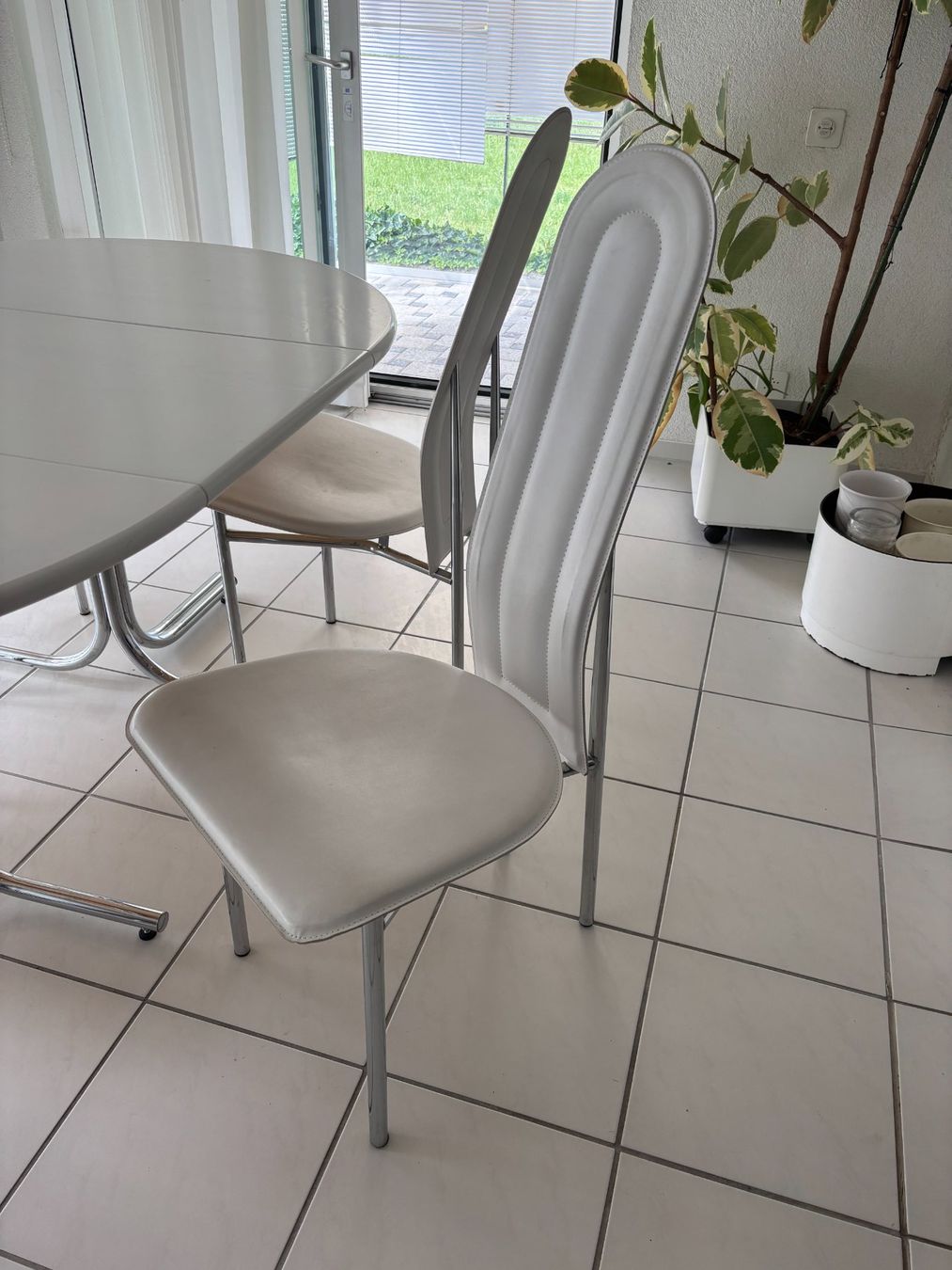 Pfister Tavoli: Holztisch mit 4 Stühlen – Usato da Egg b. Zürich venduto da and_2n7d 2