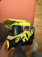 Motocrosshelm mit Brille