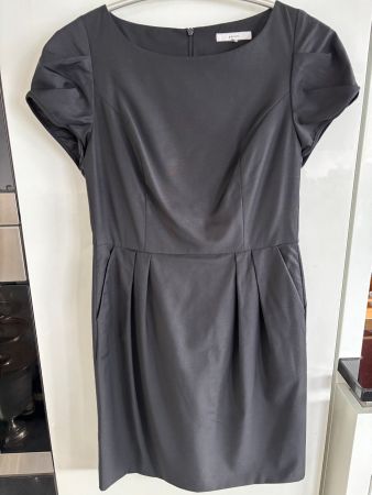 Kleid Grösse 38, Schurwolle, seitlich 2 Taschen Sarar