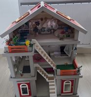 Puppenhaus aus Holz mehrstöckig guter Zustand