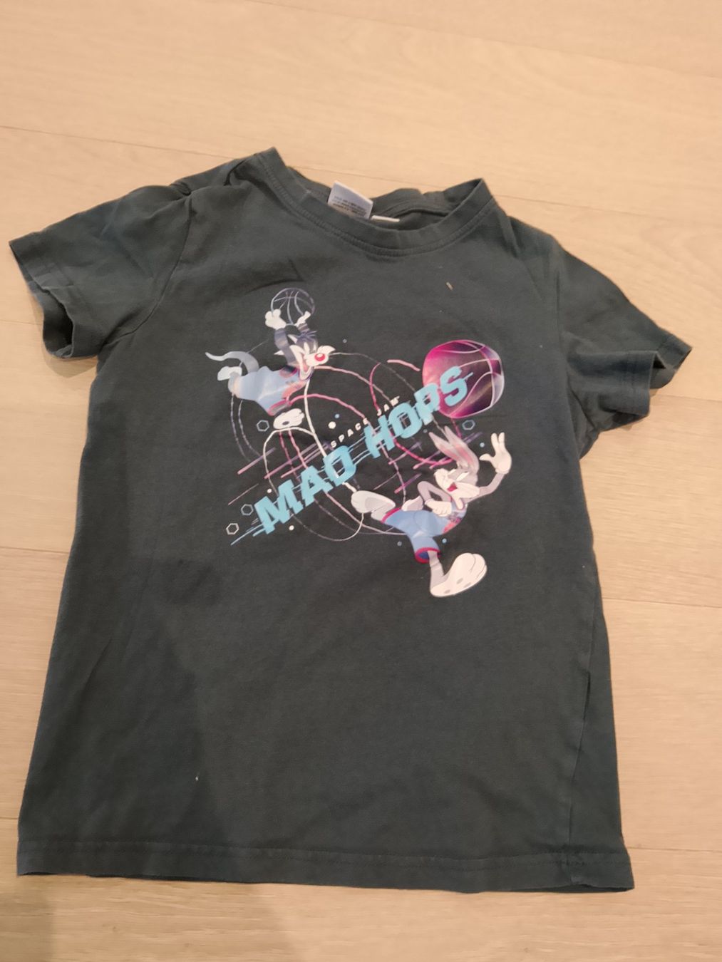 Camicie, T-shirt & Polo: Space Jam T-Shirt "Mad Hops" Lätzchen 134/140. – Usato da Bellikon venduto da MellonCollieMitTwint