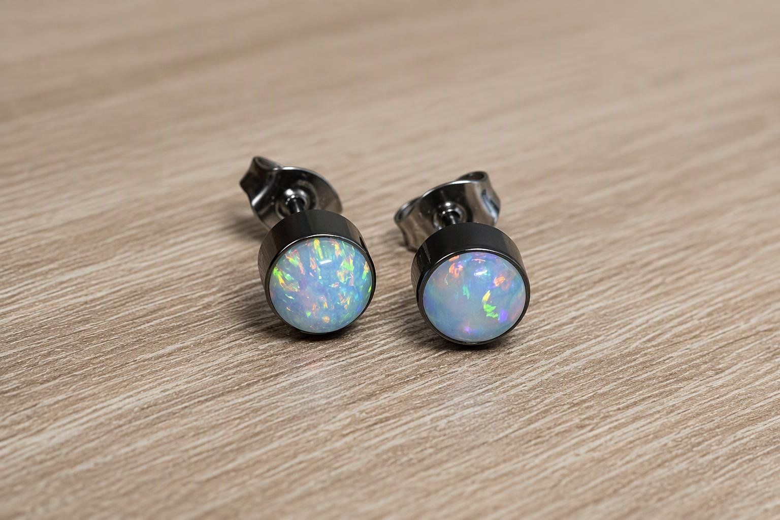 Orecchini pendenti & Orecchini a lobo: Ohrstecker aus Titanium mit Opal – Nuovo e nell'imballaggio originale da Matten b. Interlaken venduto da kero71 7