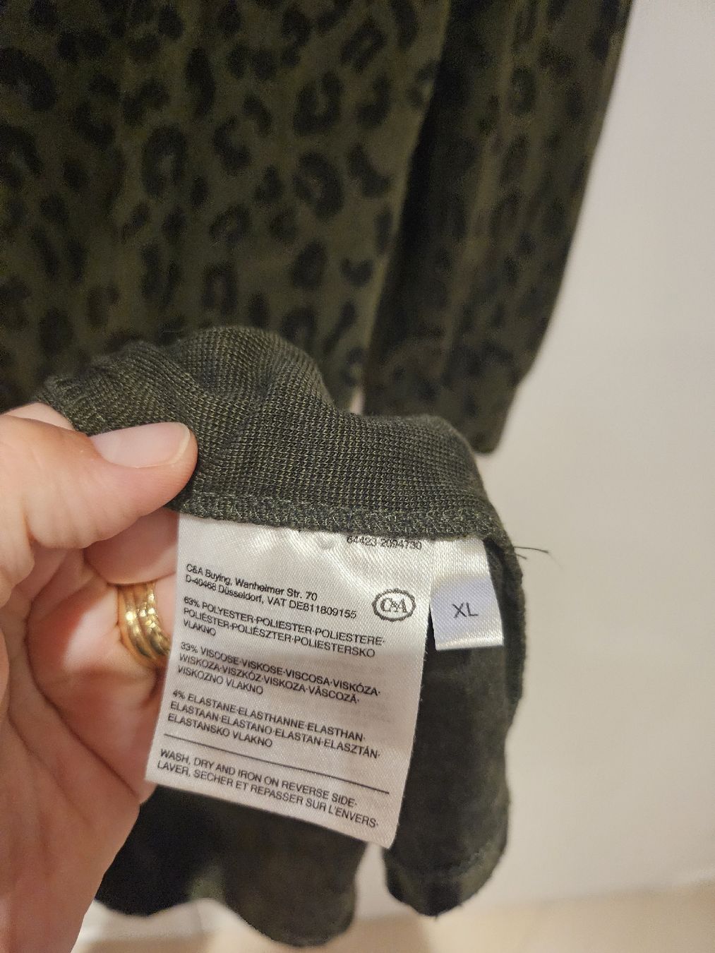 C&A Kleider: Pulloverkleid C&A Leo olivgrün gr.XL – Gebraucht aus Allschwil von na.wi.90 2