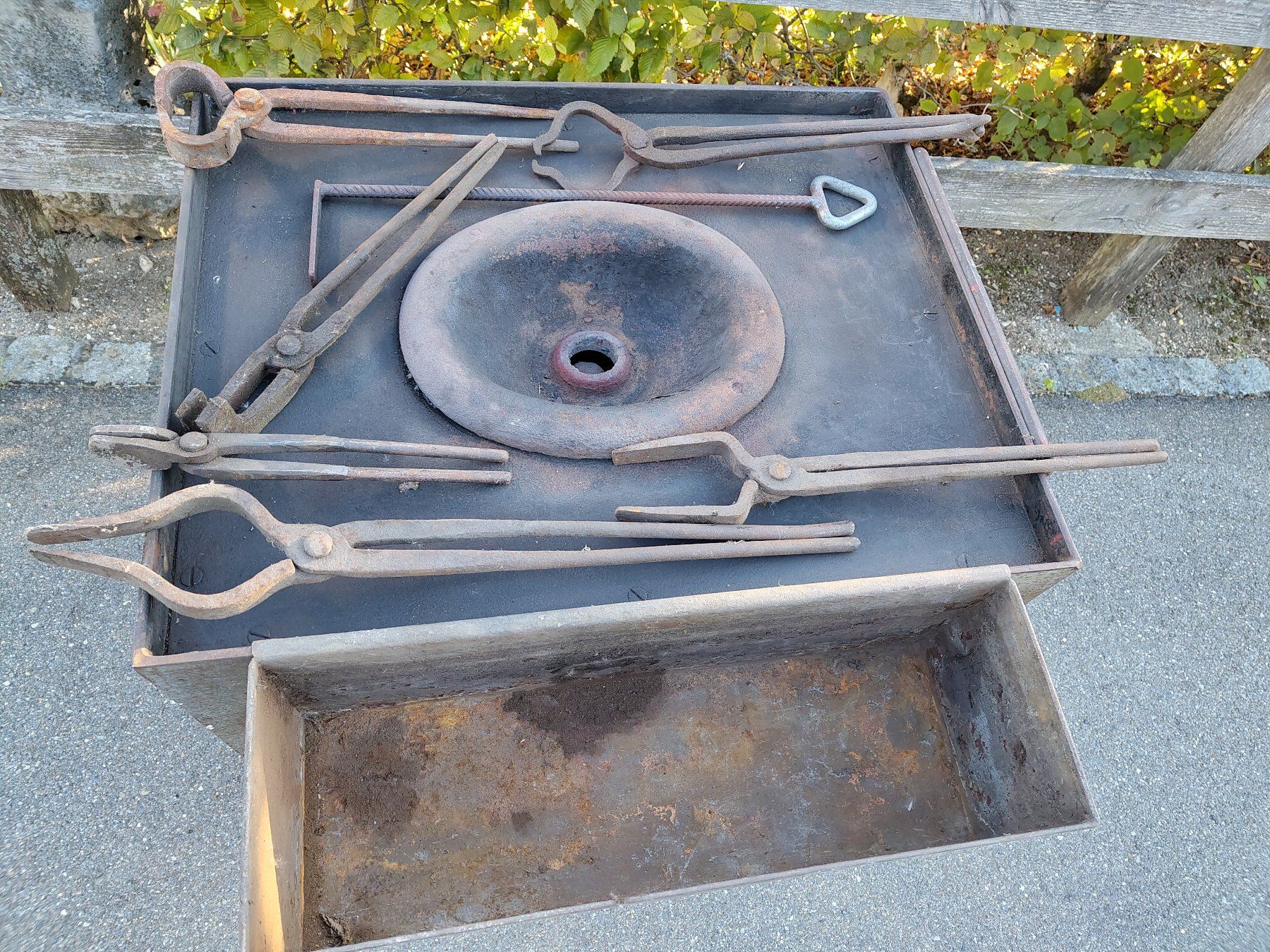 Tutti gli attrezzi: Forge portative / Schmiedeesse Bauhofer Olten – Usato da Péry venduto da pulakka 1
