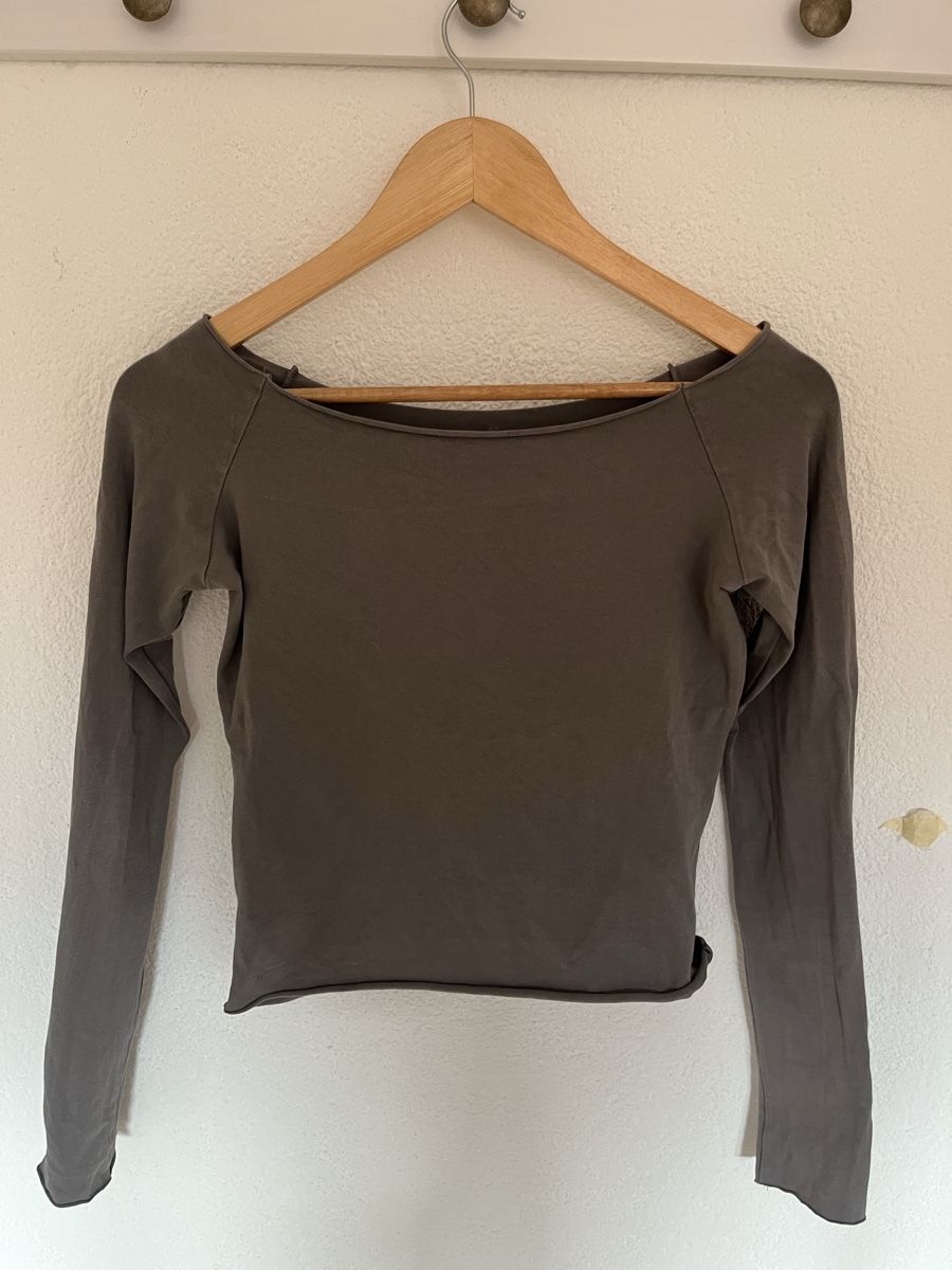 Brandy Melville Pulls & Sweat-shirts: Brandy Melville off the shoulder – D'occasion à Morges par pic_5hcz