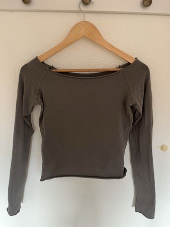 Brandy Melville off the shoulder