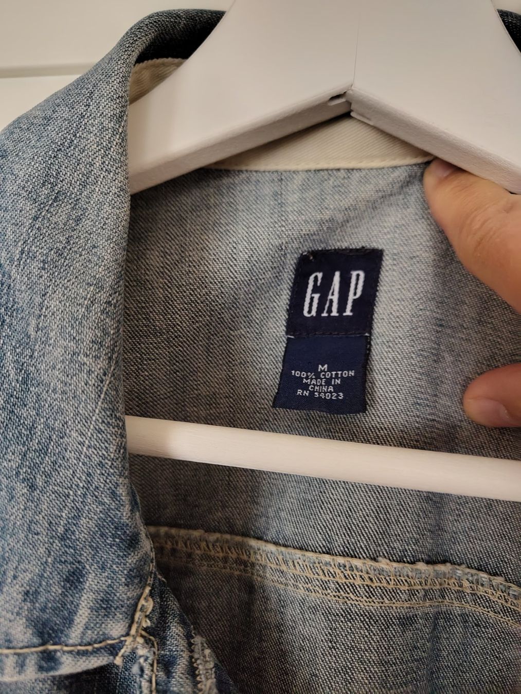 Gap Jacken: Schöne Jeansjacke von Gap Grösse M – Gebraucht aus Basel von ste_g9bv 1