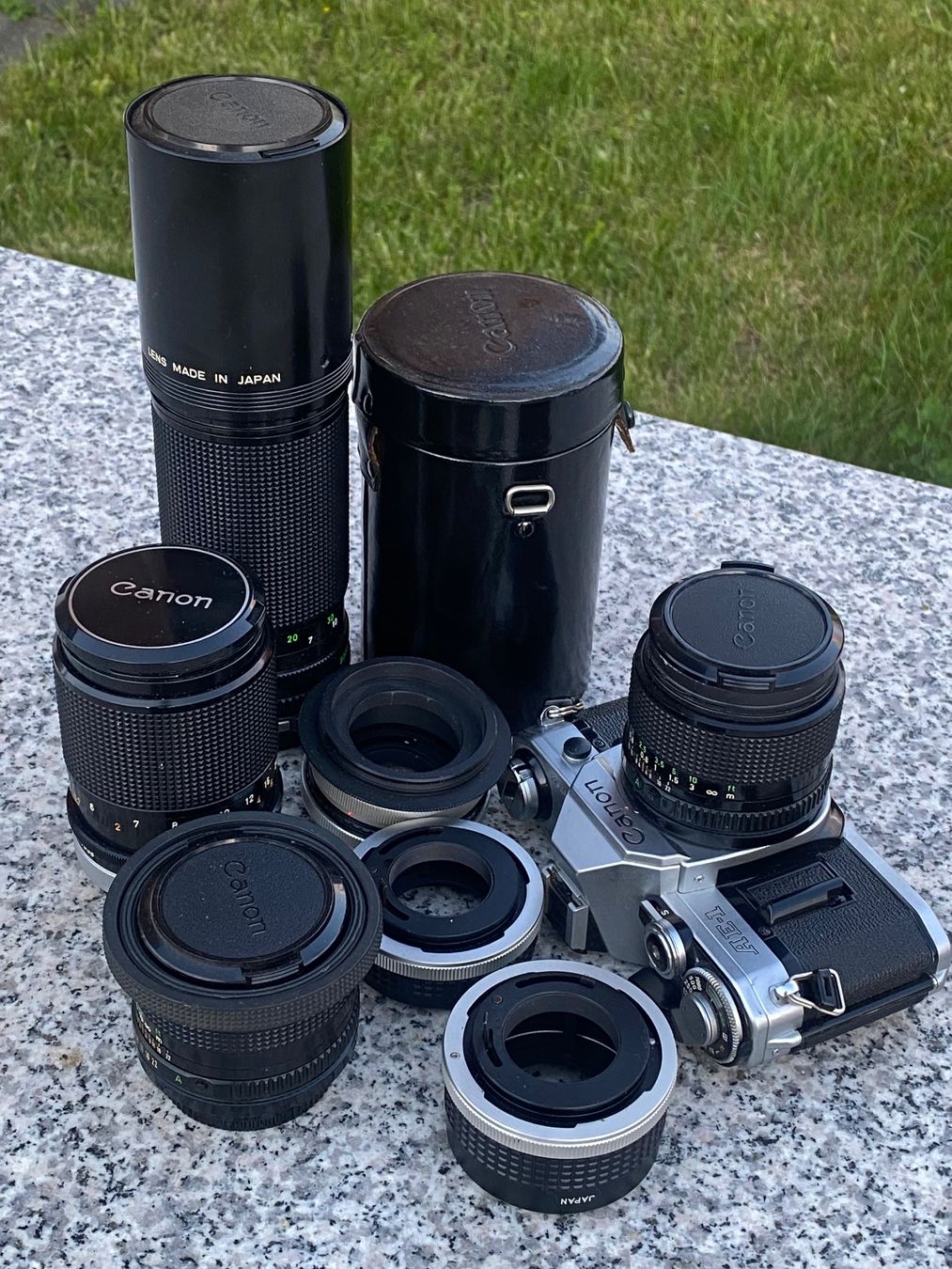 Canon Fotocamera: Canon AE-1 avec beaucoup d'objectives – Usato da Gisikon venduto da sombenin 2