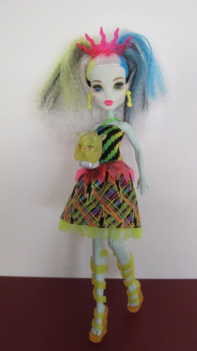 Bambole: Coole Monster High Frankie Stein Puppe – Usato da Brunnen venduto da Kiwiland1