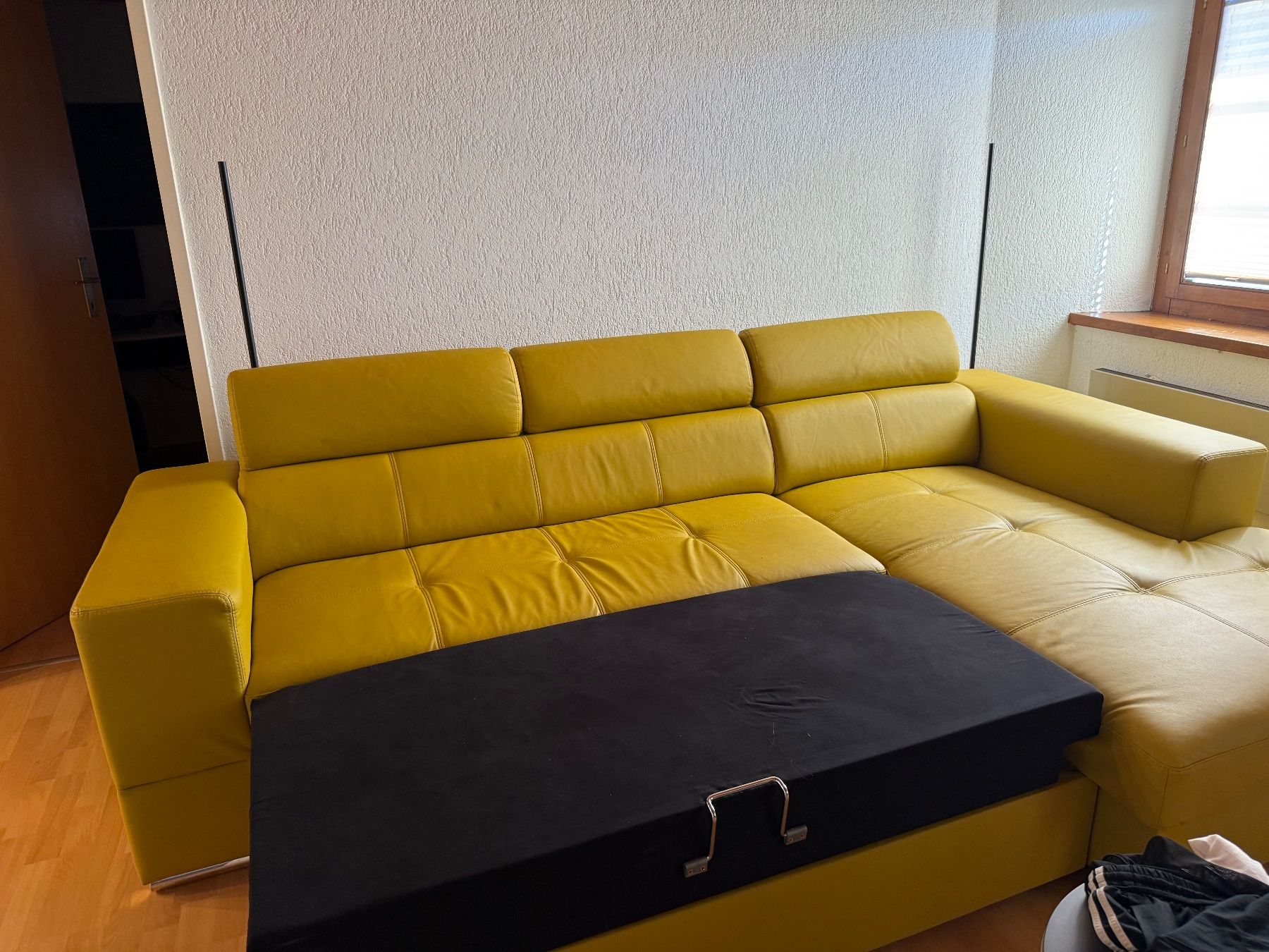 Sofas: Leder Sofa Gelb – D'occasion à Nunningen par gia_9f5y