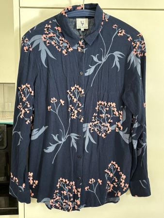 Wunderschöne Bluse von Urban Pioneers Gr. S