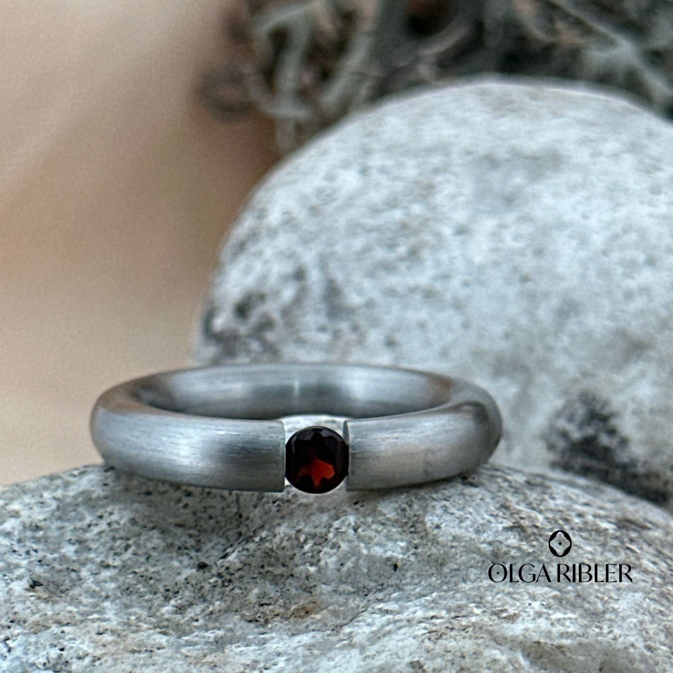 Olga Ribler Ringe: Edelstahl Pneu Ring mit Granate Ringgrösse 50 – Neu (gemäss Beschreibung) aus Luzern von Schmuckoutlet 7