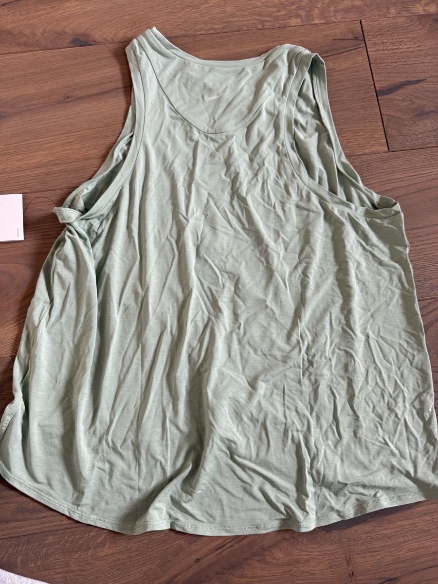 Nike Top: Nike Zenvy top – Nuovo e nell'imballaggio originale da Zürich venduto da Bellinka23 2