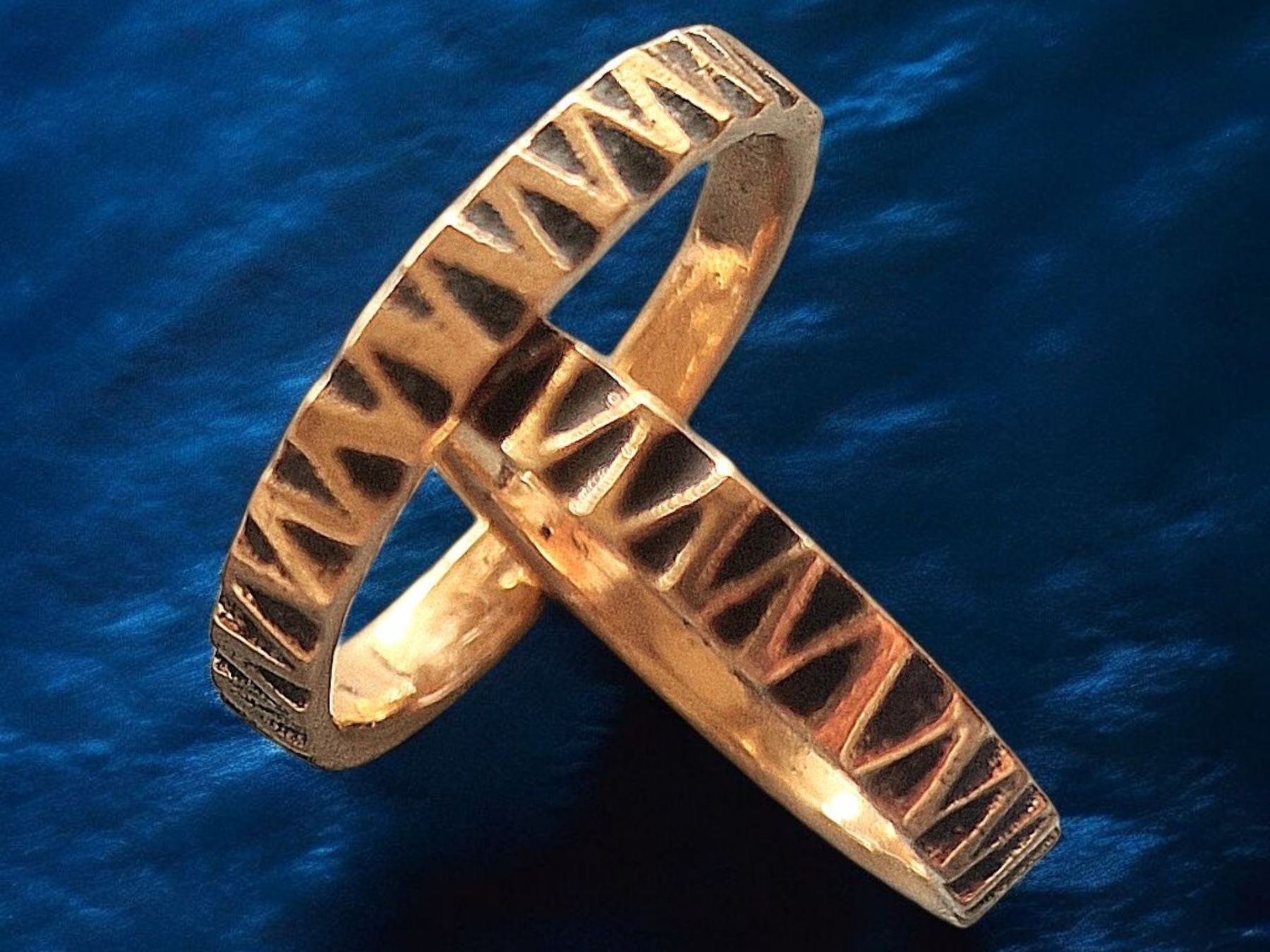 Anelli: Feiner Herren-Ring, Bronze, Grösse 65.5 – Nuovo e nell'imballaggio originale da Aarau venduto da Schmuckhoehle_MD 1