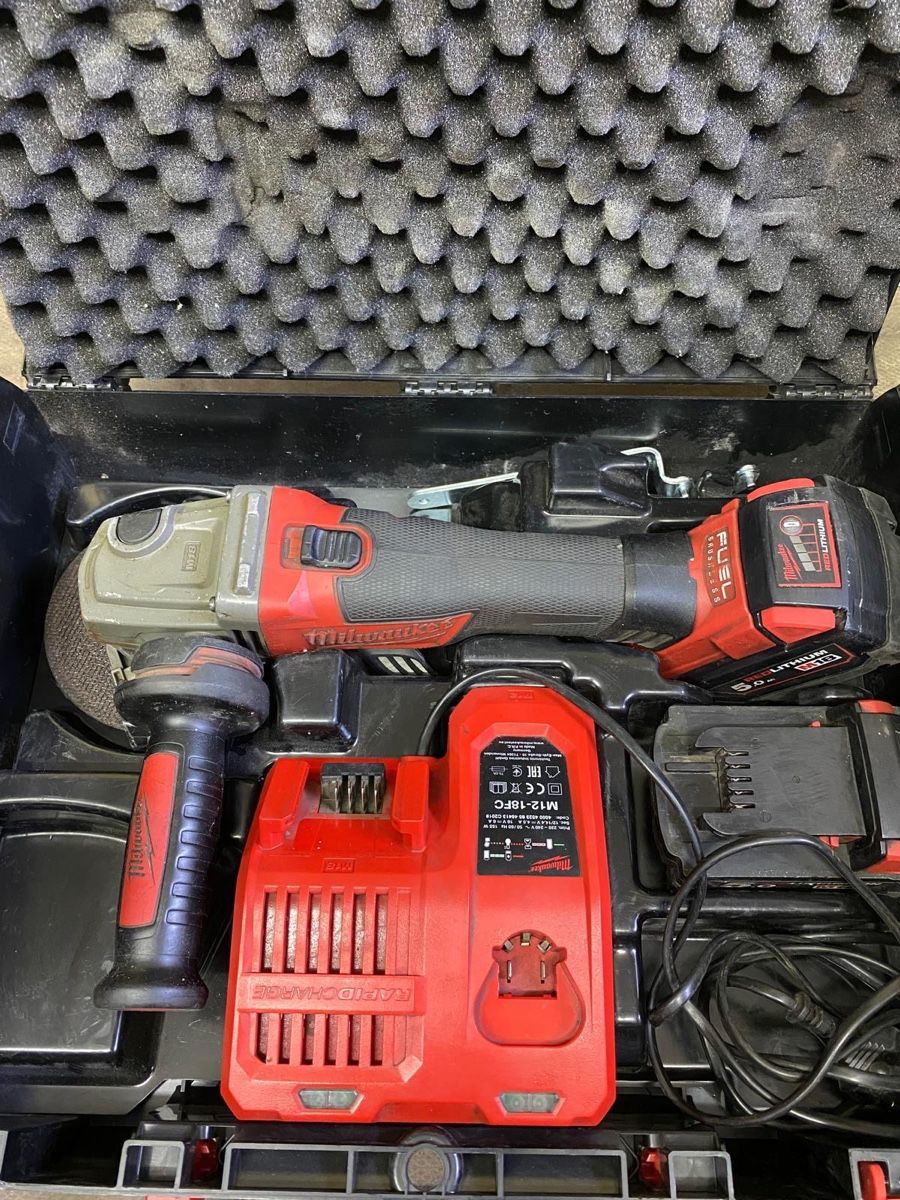Milwaukee Tutti gli attrezzi: Milwaukee M18 Winkelschleifer Set – Usato da Seeberg venduto da BestDeal_CH
