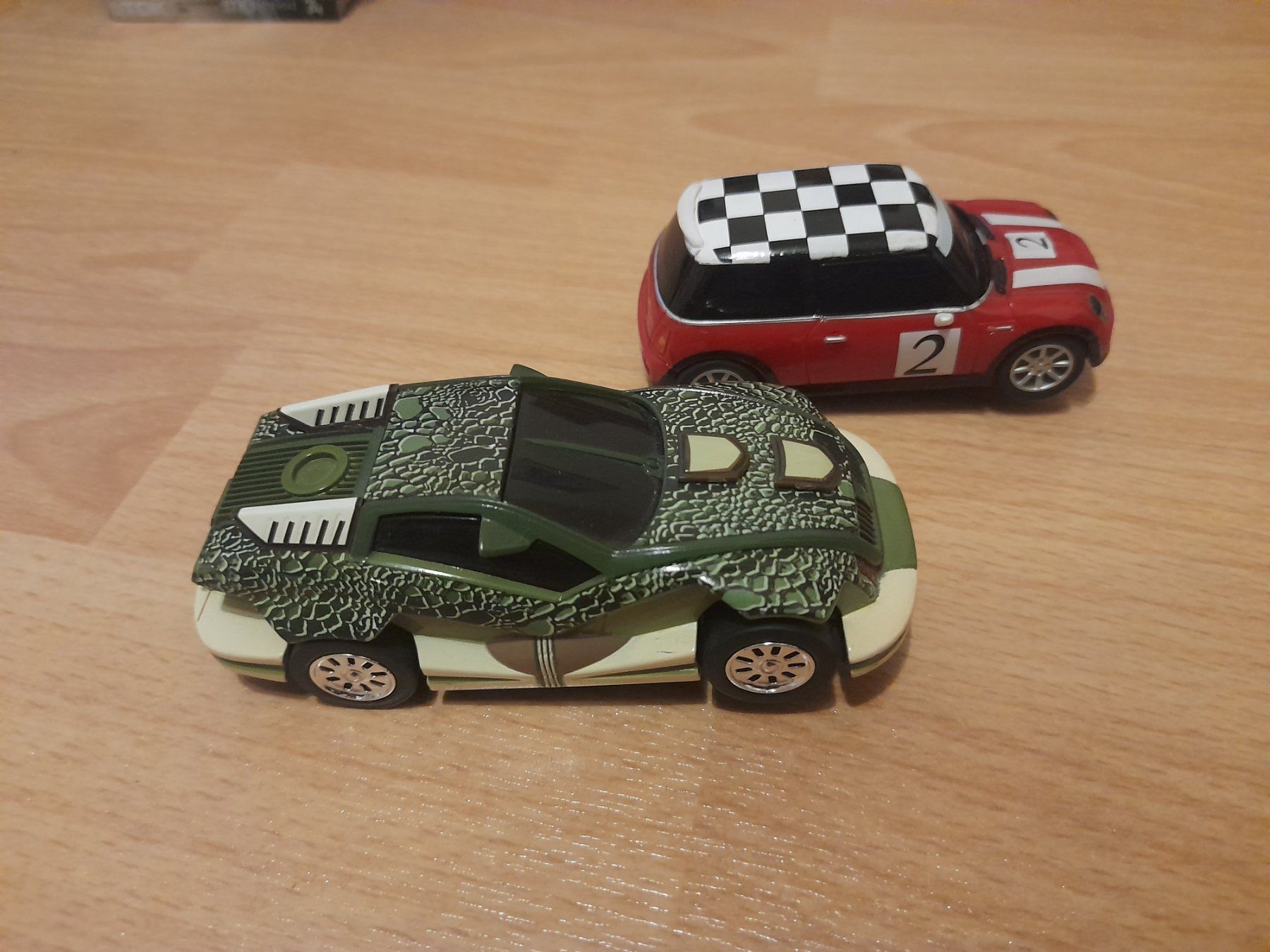 Carrera Rennbahnen: 2 Carrera Go Autos Mini Cooper... – Gebraucht aus Lustmühle von chevi03 1