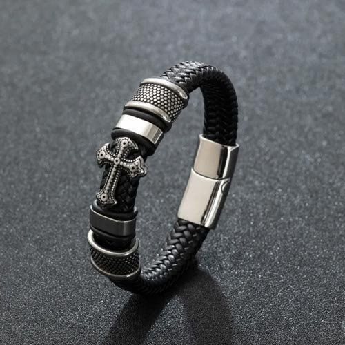 Bracciali & Braccialetti: Lederarmband mit eingelegtem Kreuz – Nuovo e nell'imballaggio originale da Liestal venduto da OMAROSHOP