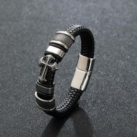 Lederarmband mit eingelegtem Kreuz