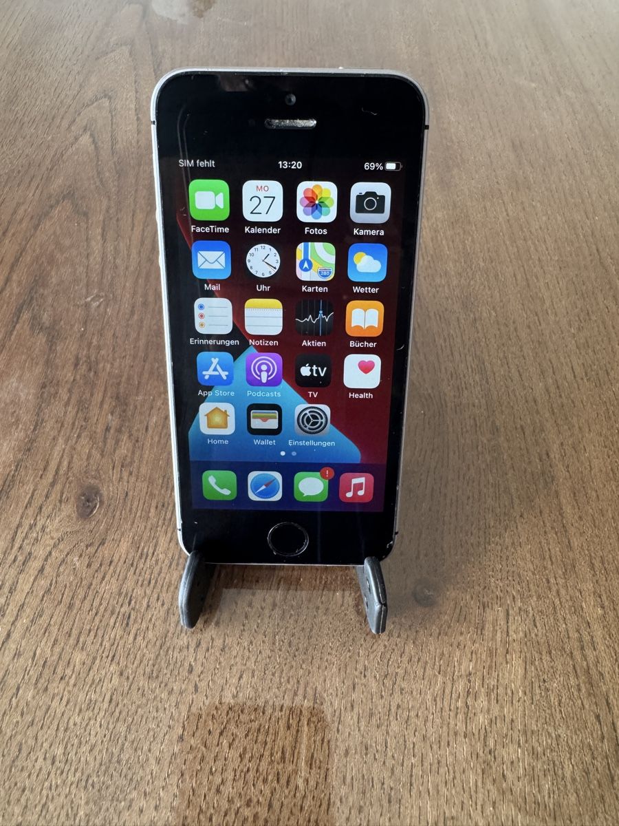 Apple Telefoni cellulari / Smartphones: iPhone SE 128 GB guter Zustand – Usato da Dietikon venduto da Leodnd