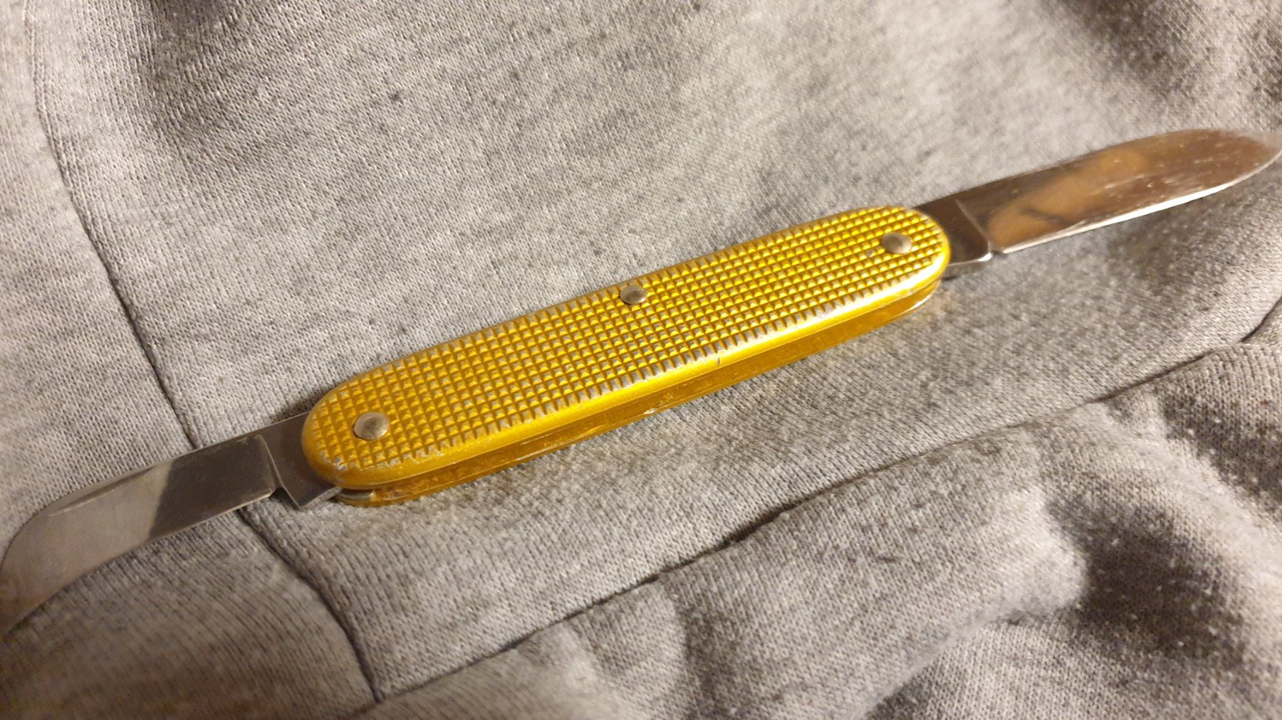 Victorinox Coltelli tascabile: Outillage Bugnard Jaune OC Prunner Victorinox Sackmesser – Usato da Val D Illiez venduto da SnowRoof 2