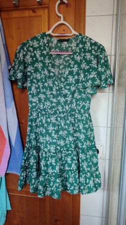 Sommerliches Kleid mit Blumenmuster, Grösse 38, neu!