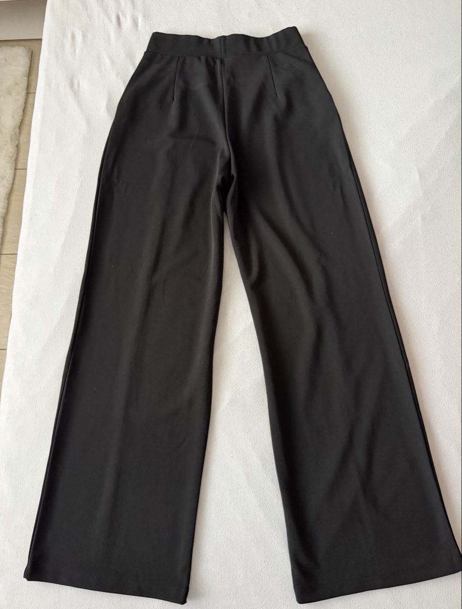 H&M Pantaloni: Schwarze Stoffhose mit weitem Bein – Nuovo (secondo la descrizione) da Oftringen venduto da soraia.i 4