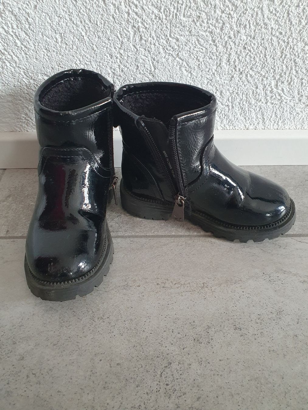 Scarpe per ragazze: Bottines KIABI taille 24 – Usato da Le Noirmont venduto da Guiguiguette