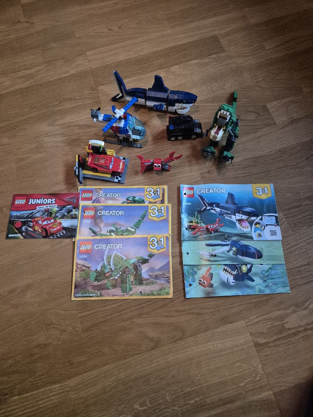 Lego Kit di costruzioni: LEGO Creator et Juniors: Lot de constructions variées – Usato da Corban venduto da Jayjay69