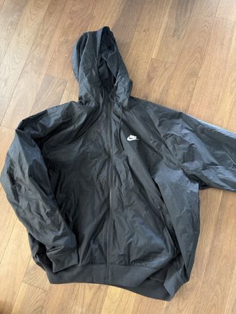 Nike Windbreaker Jacke schwarz Grösse XL guter Zustand