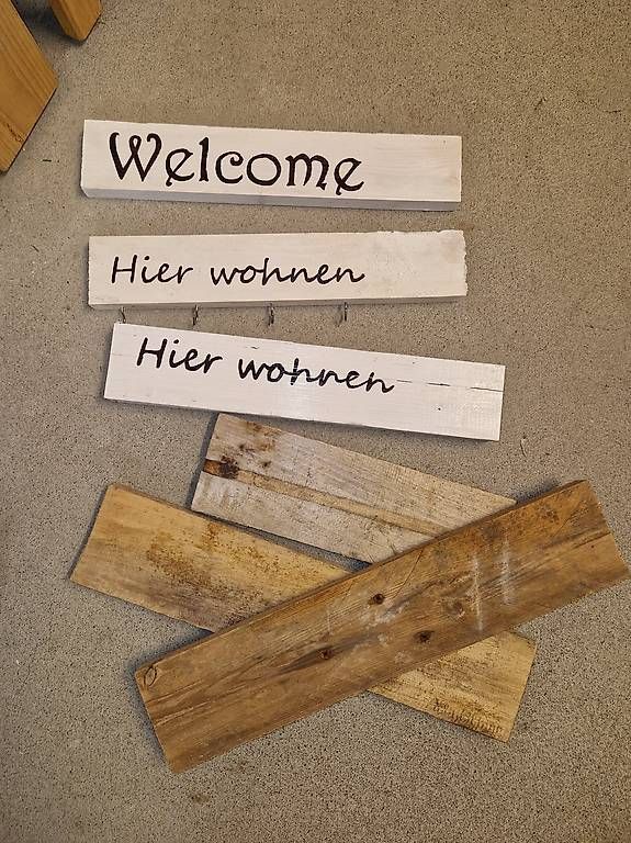Toutes les décorations: Holzschilder – D'occasion à Spiez par sundras