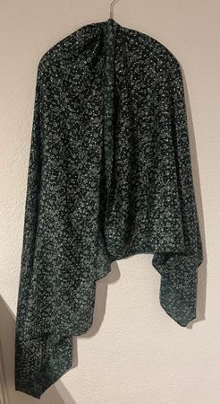 Foulard vert à motifs discrets - Idéal pour l'automne!