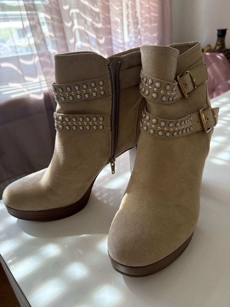 Dosenbach Scarpe da donna: Catwalk Stiefeletten Beige Gr. 40 – Usato da Niederwangen BE venduto da Diva_74