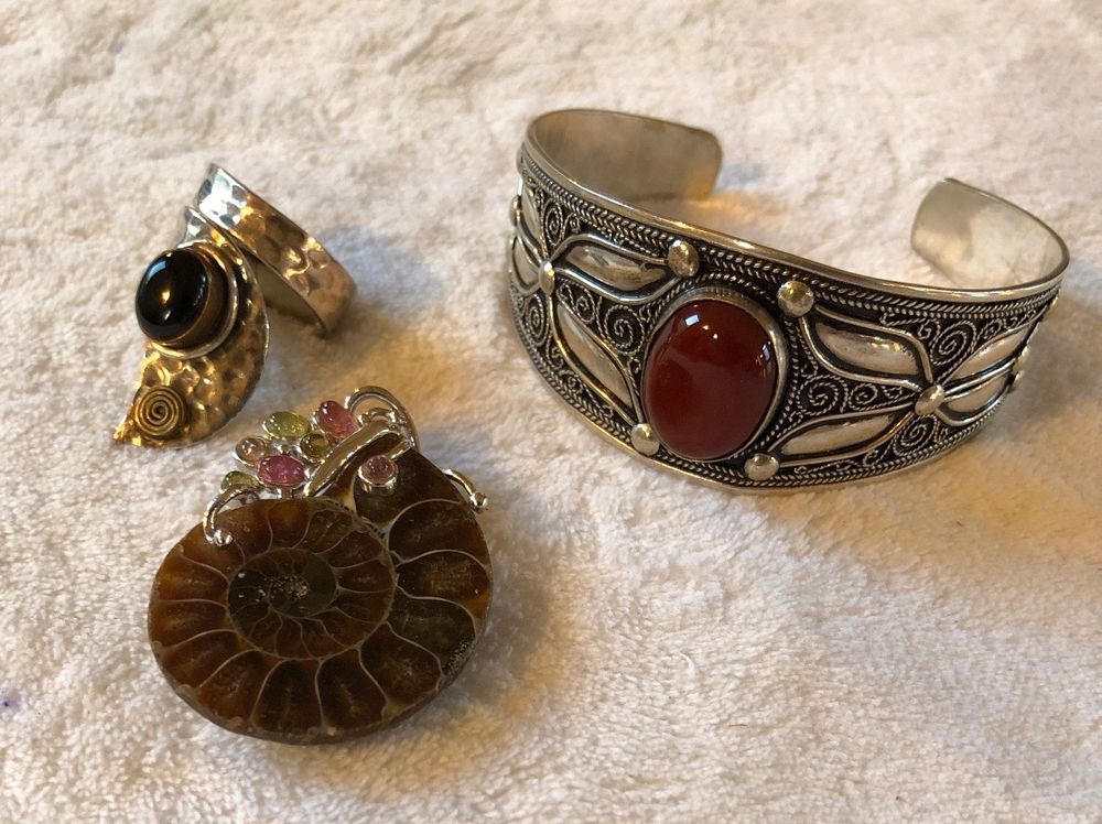 Lot de bijoux vintage récents à porter détourner ou restaurer - lbb0503