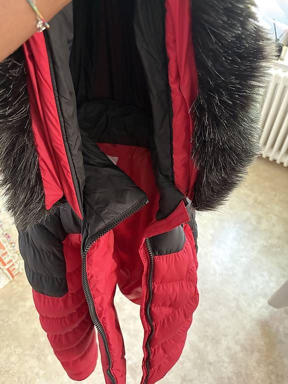 Giacche: Rote Winterjacke  – Usato da Zürich venduto da ajo_x8tl 3
