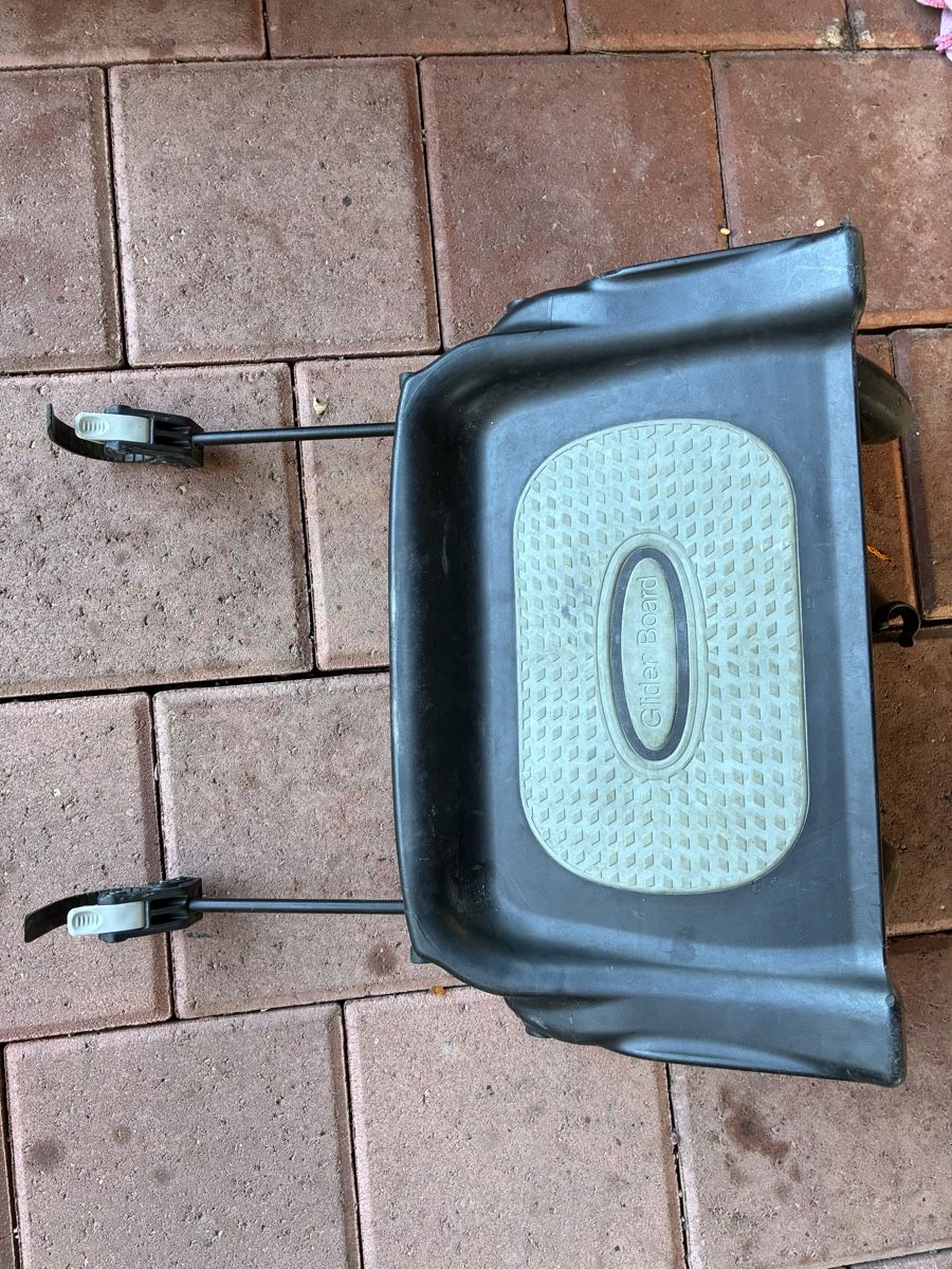 Accessoires pour poussettes: Kinderwagen Trittbrett Buggy Board  – D'occasion à Adlikon par kathrinemma