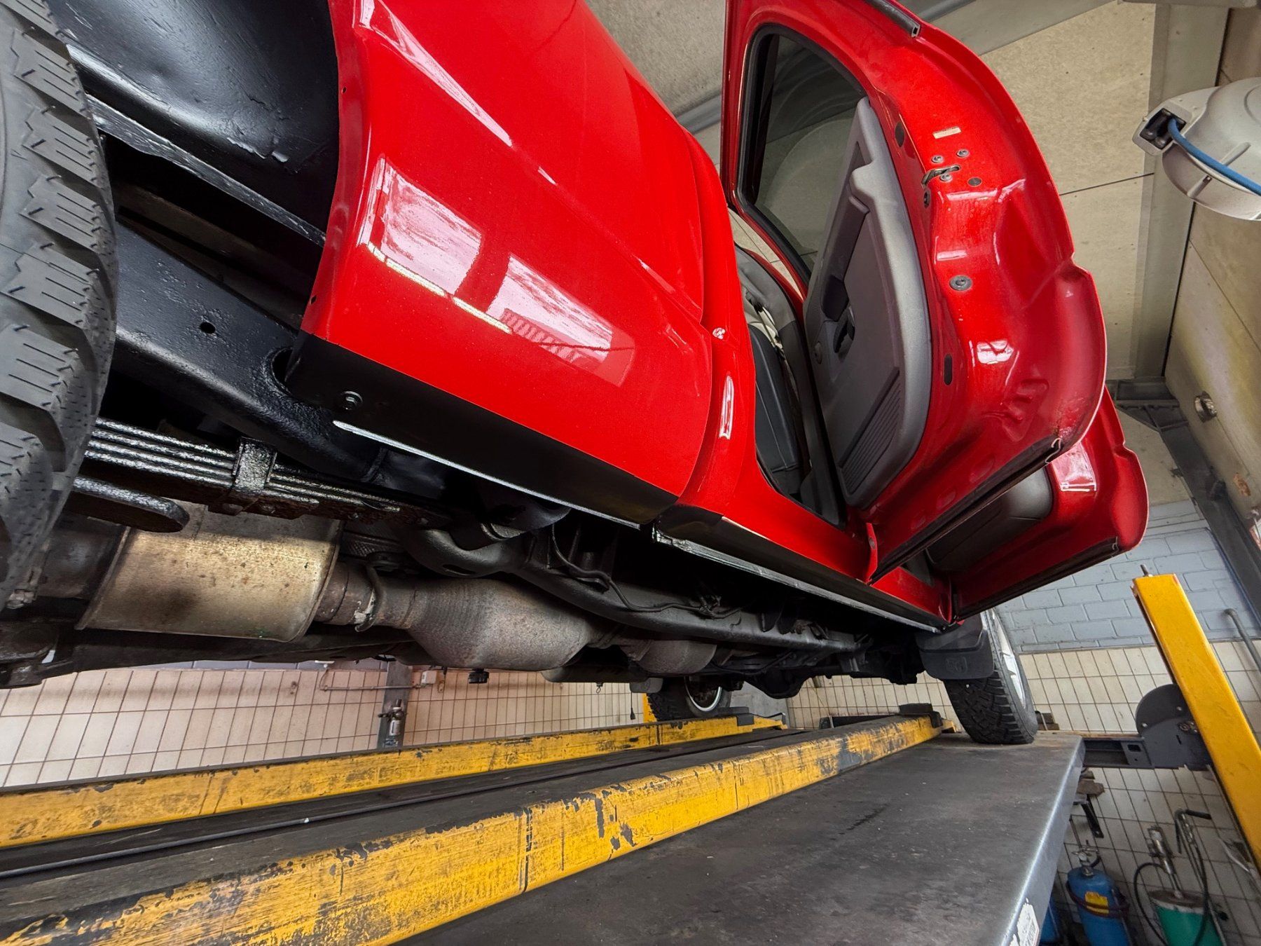 Véhicules utilitaires: Dodge Ram 2500 Cummins Diesel 10 tonnen Anhängelast – D'occasion à Münster par werage 7