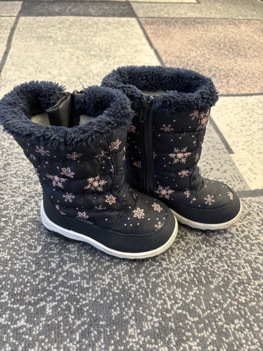 Scarpe per ragazze: Winterstiefel Grösse 25 – Usato da Kleindöttingen venduto da Jameika 2