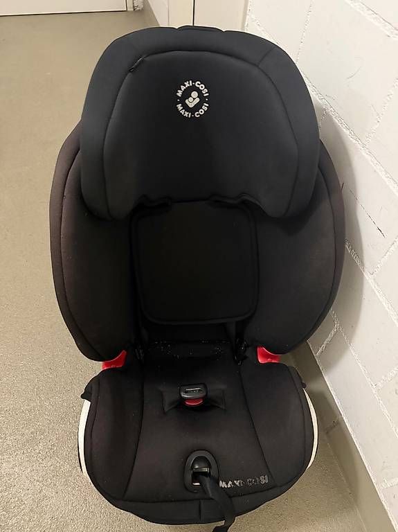 Auto-Kindersitze: Maxi Cosi Isofix Kindersitz 9-36kg – Gebraucht aus Baar von Elgrande12